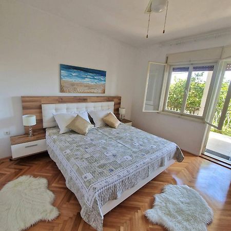 Apartments By The Sea Seget Donji, Trogir - 2029 Exterior photo