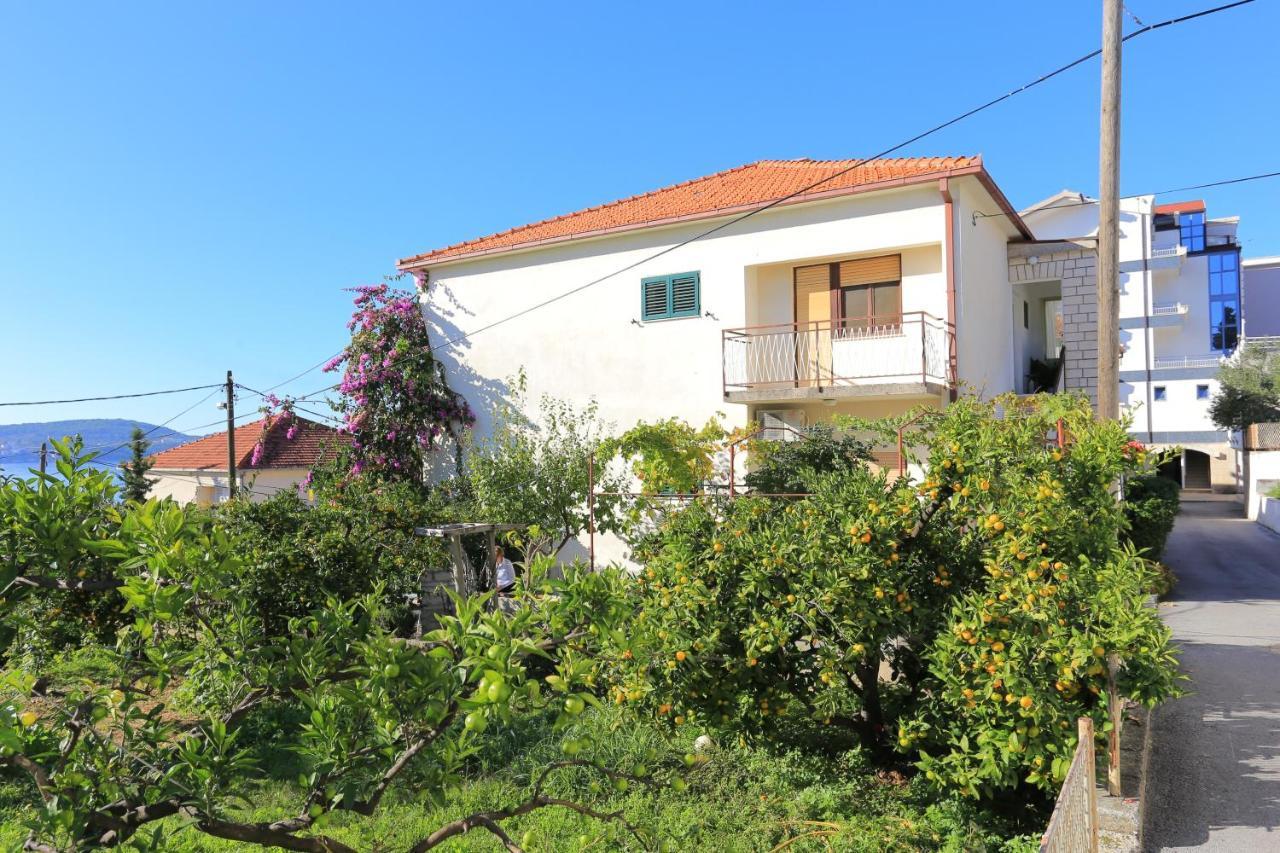 Apartments By The Sea Seget Donji, Trogir - 2029 Exterior photo