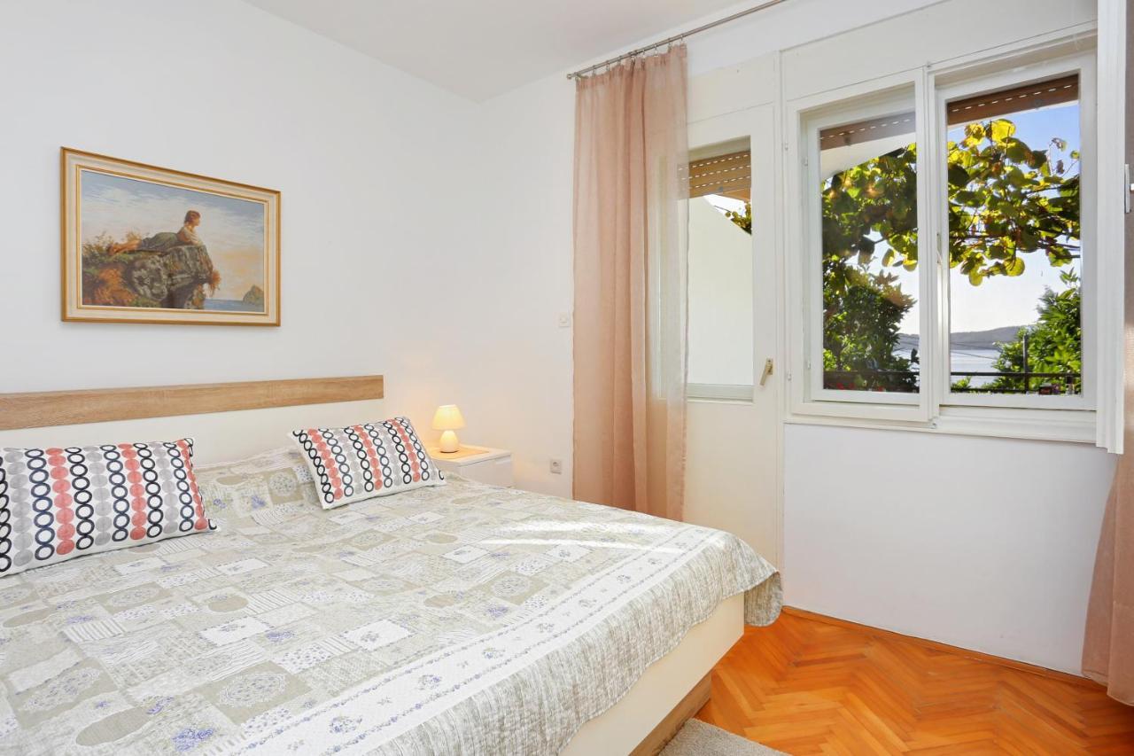 Apartments By The Sea Seget Donji, Trogir - 2029 Exterior photo