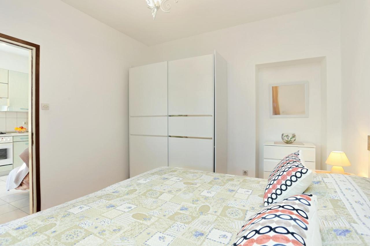 Apartments By The Sea Seget Donji, Trogir - 2029 Room photo