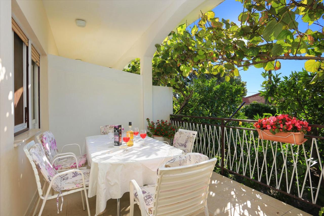 Apartments By The Sea Seget Donji, Trogir - 2029 Exterior photo
