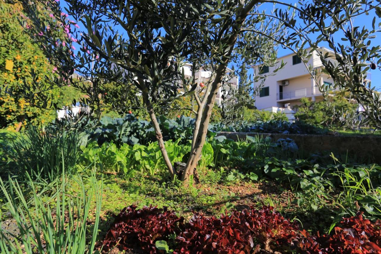 Apartments By The Sea Seget Donji, Trogir - 2029 Exterior photo