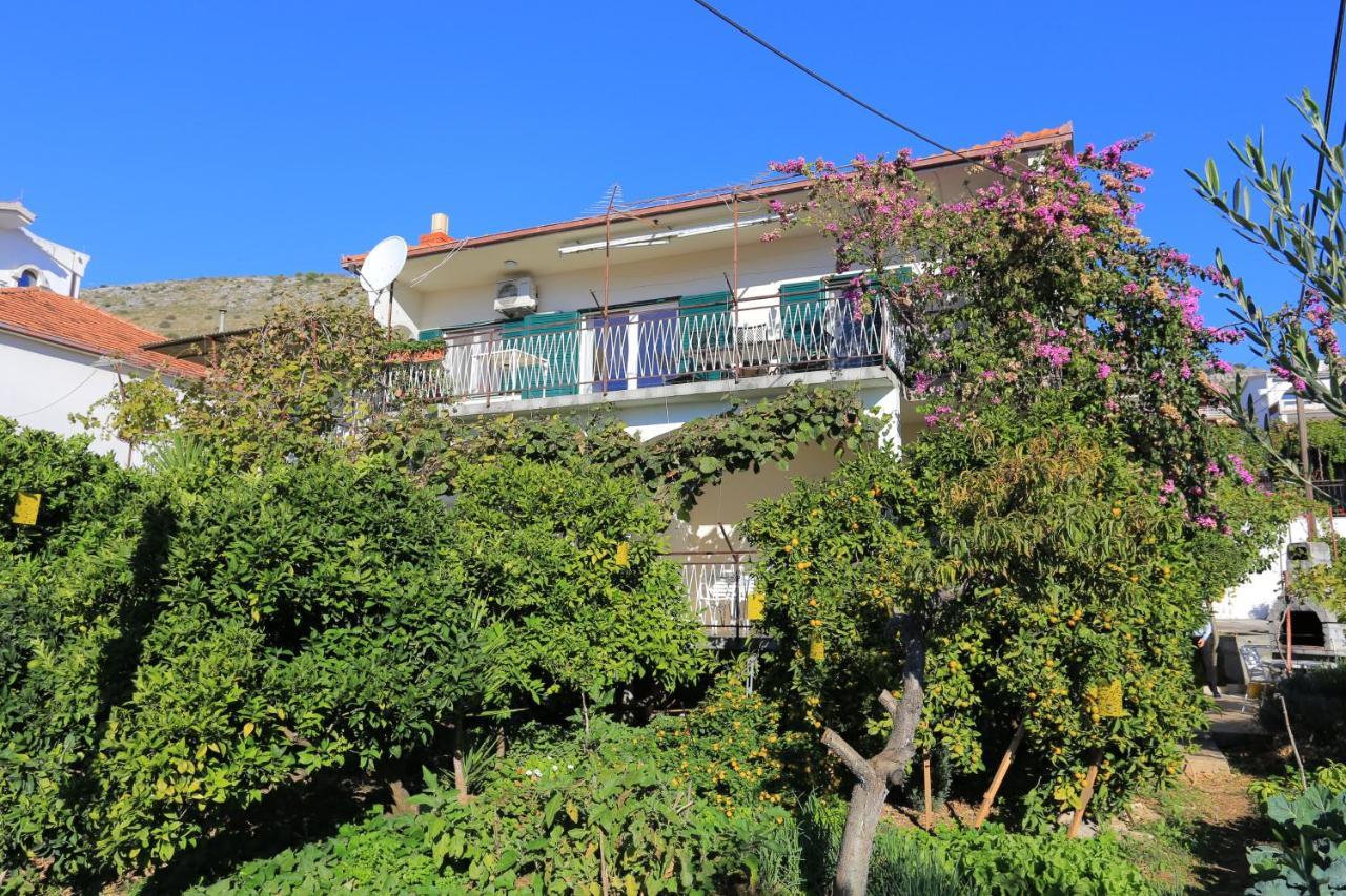 Apartments By The Sea Seget Donji, Trogir - 2029 Exterior photo